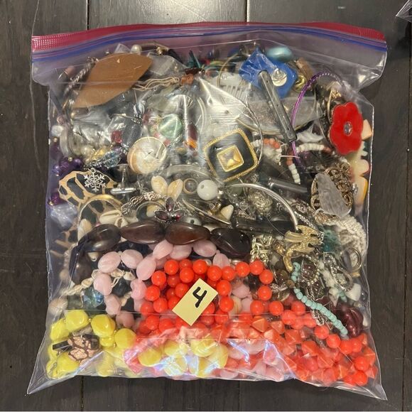 3 LB JUNK & CRAFT JEWELRY LOT - Picture 8 of 12